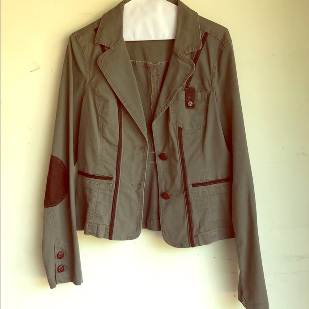 Casual army green and brown seude blazer